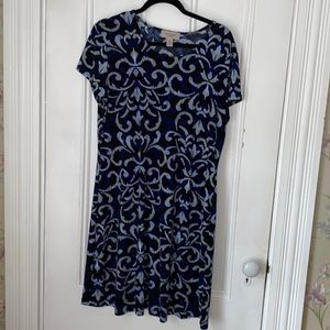 Chico’s casual dress. Size 2. Falls at the knee. Pull on. No Zippers
